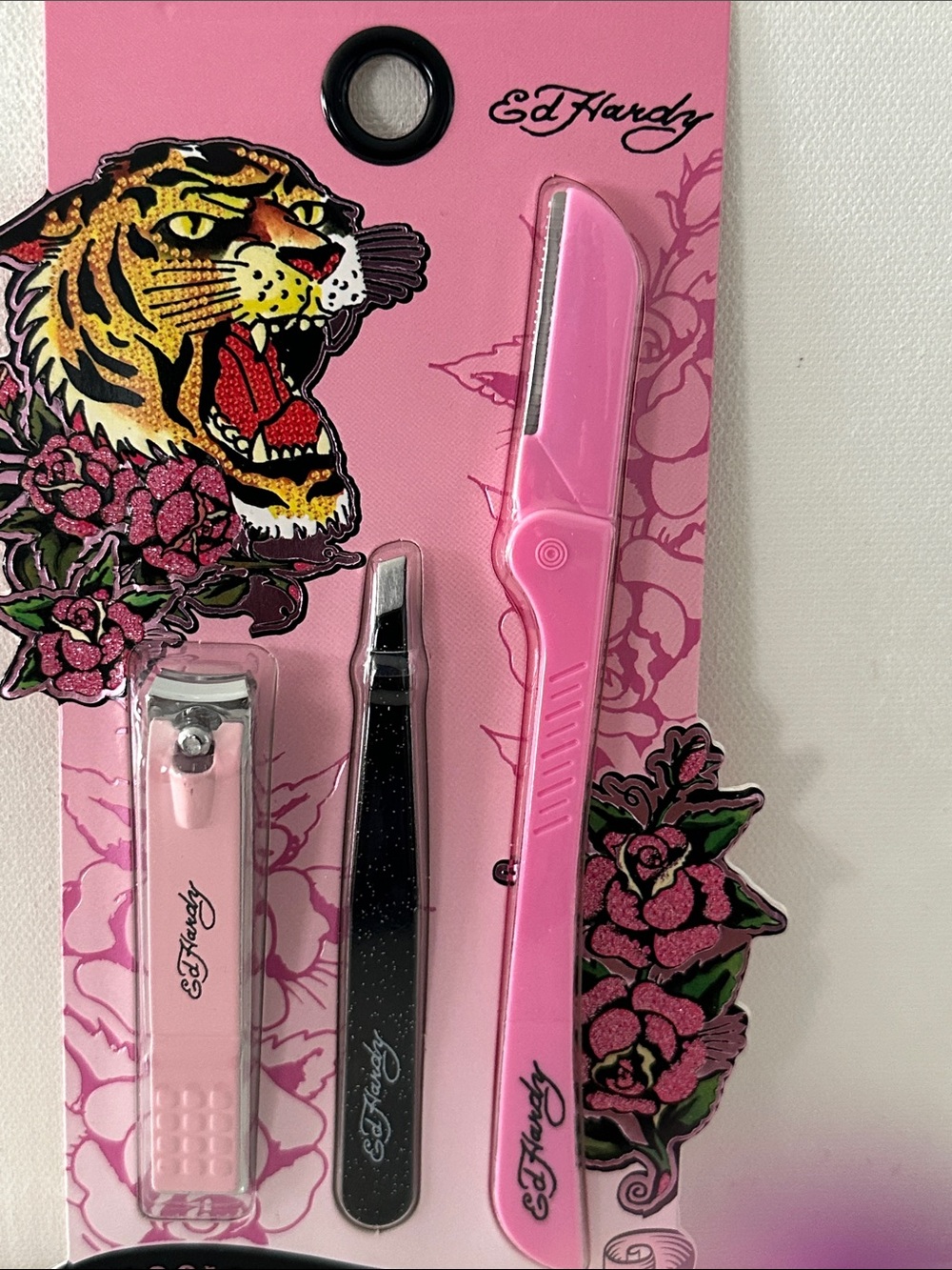 NWT Ed Hardy Ladies Grooming Essential Kit w/ Nail Clipper, Tweezer N Brow Arch.